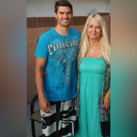 Hi I’m Kathleen thanks for checking out my closet - Picture 6 of 6